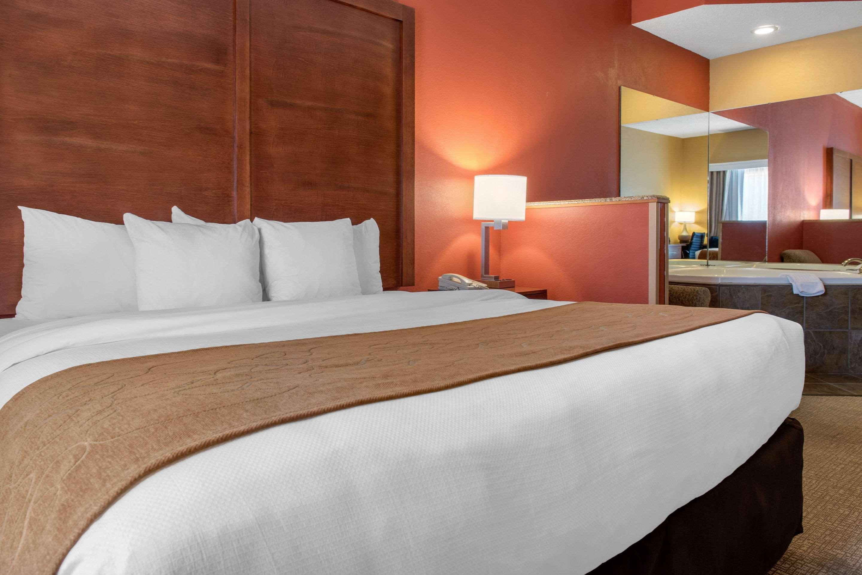 Comfort Suites Louisville Airport Экстерьер фото