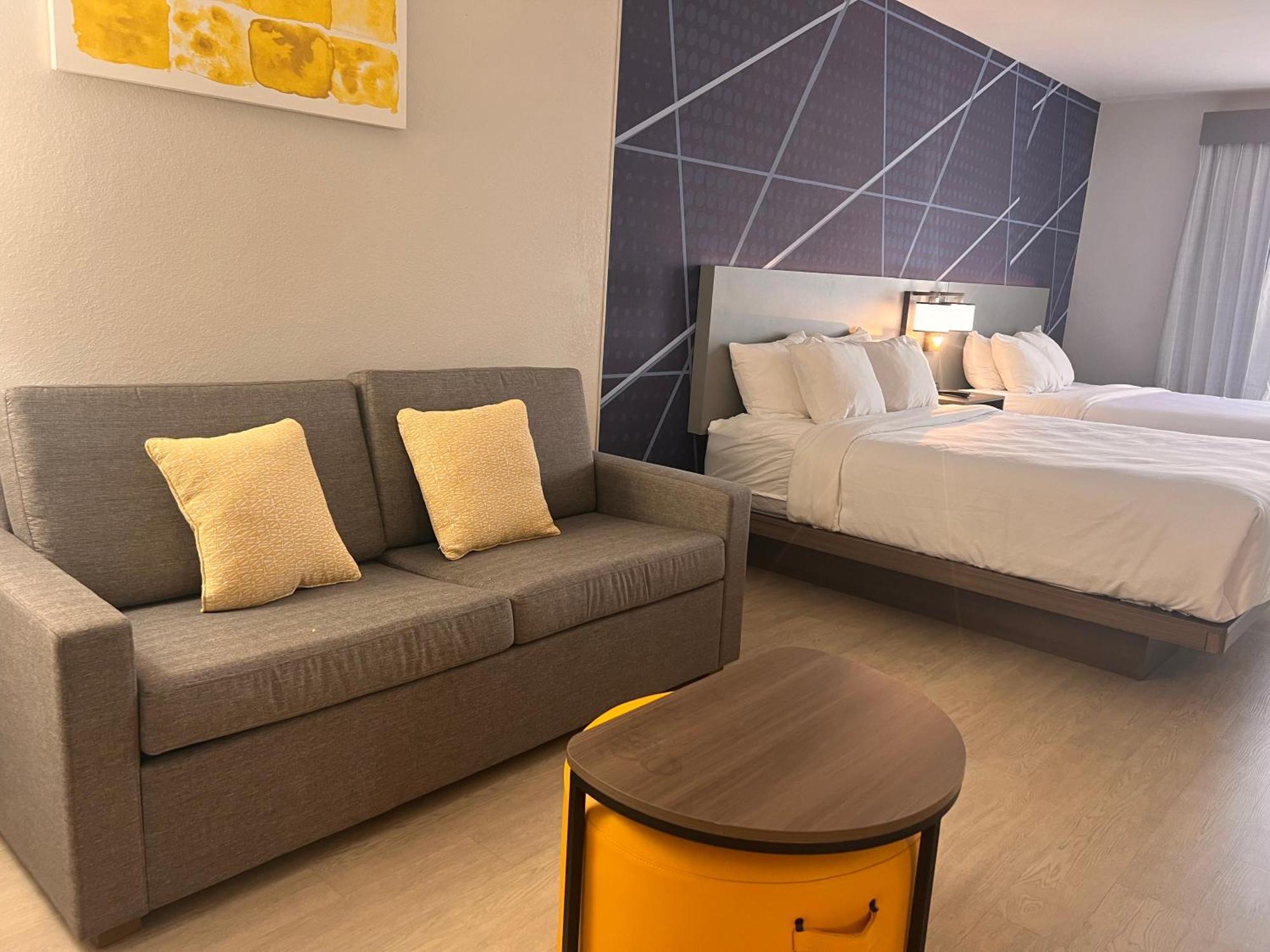 Comfort Suites Louisville Airport Экстерьер фото