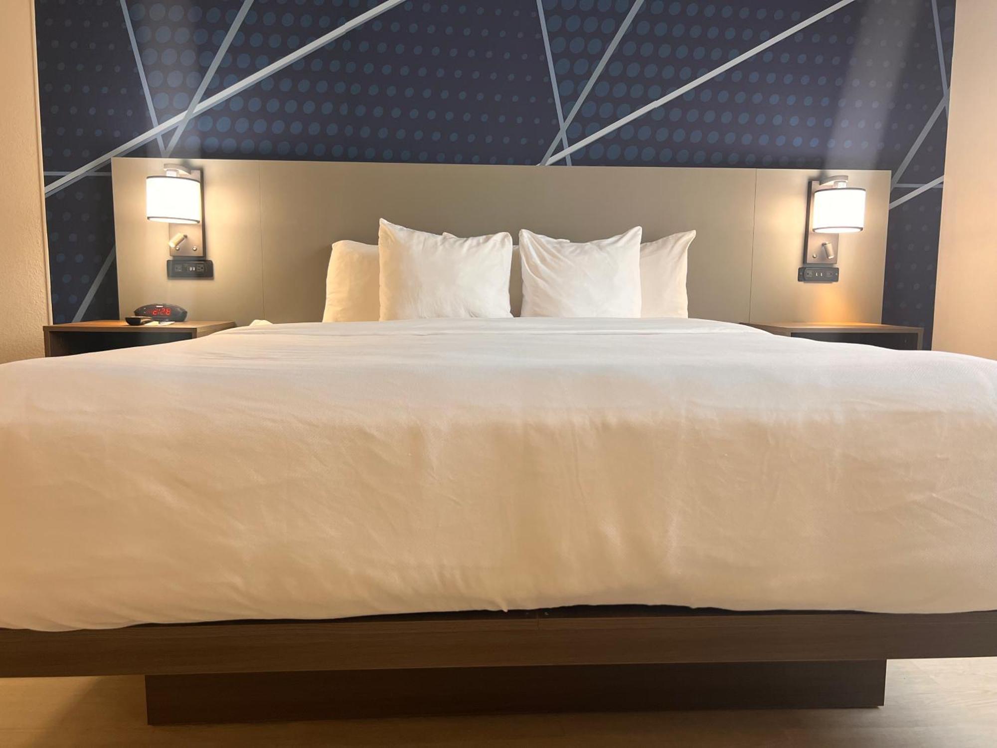 Comfort Suites Louisville Airport Экстерьер фото