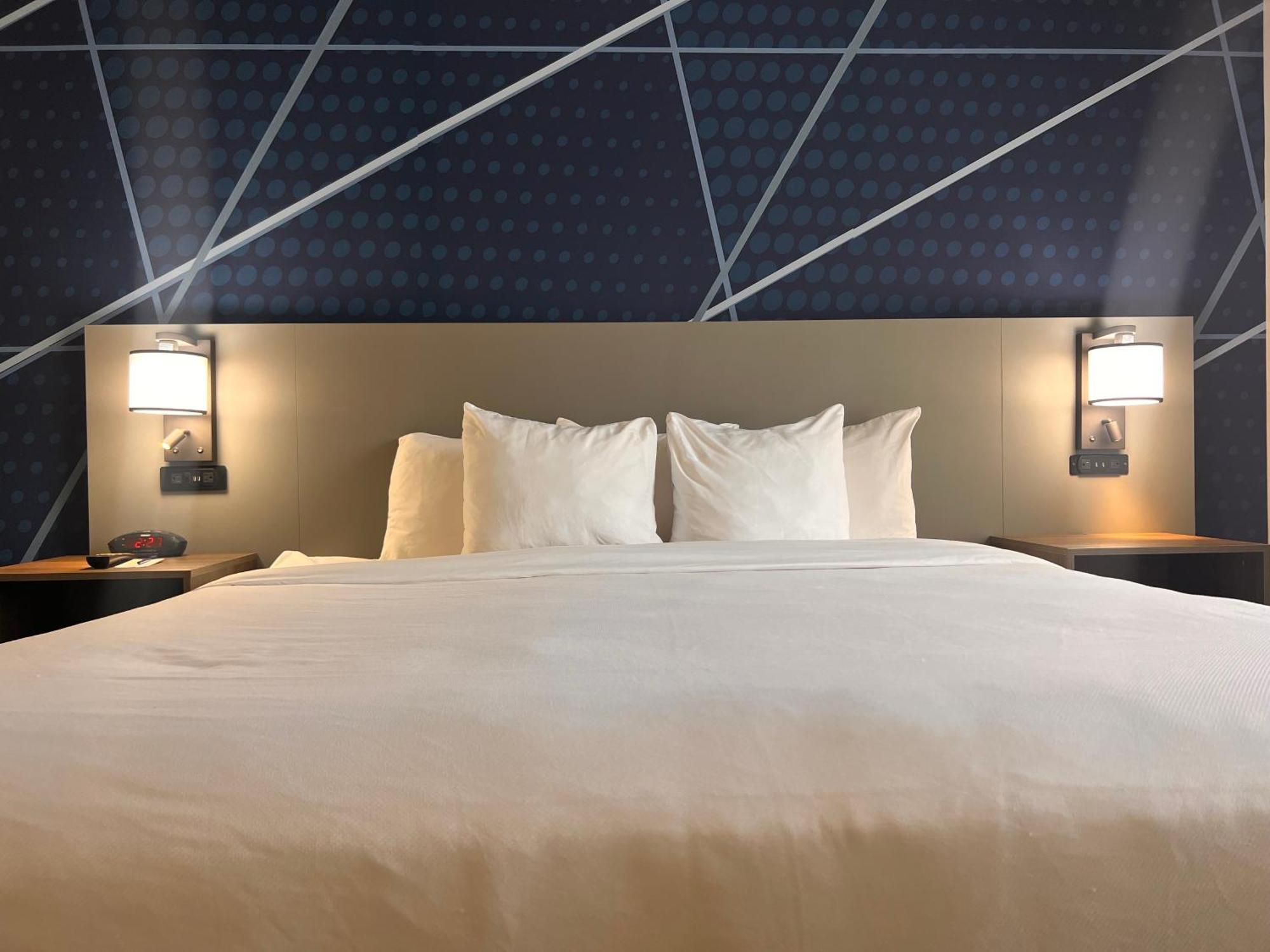 Comfort Suites Louisville Airport Экстерьер фото