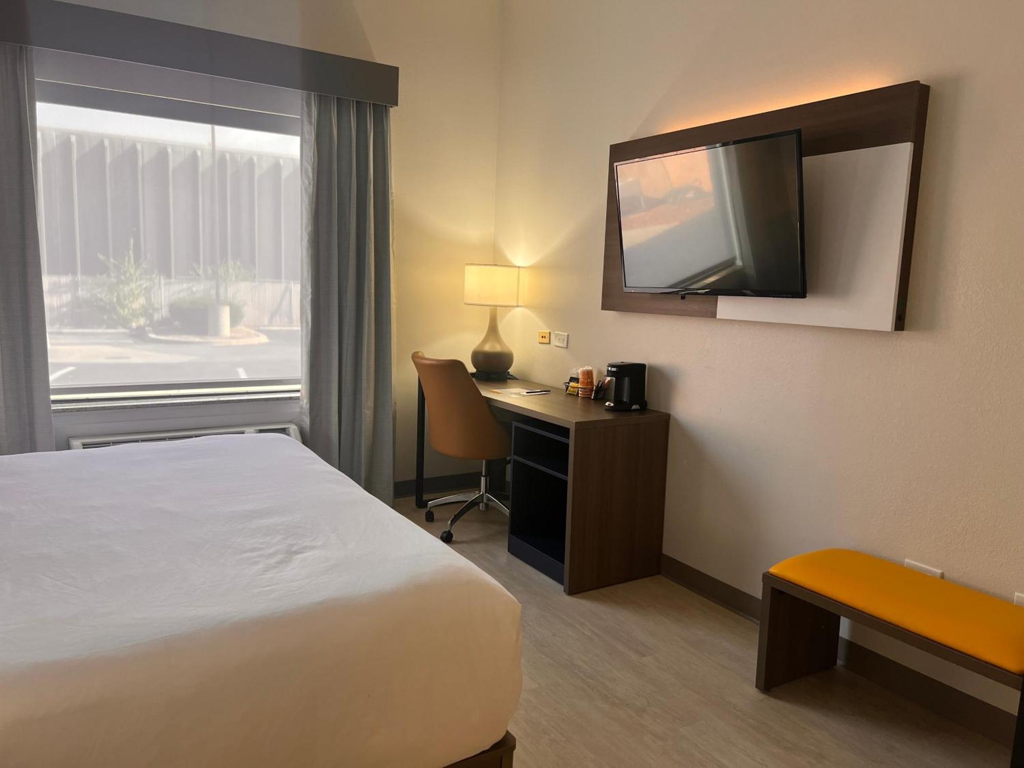 Comfort Suites Louisville Airport Экстерьер фото