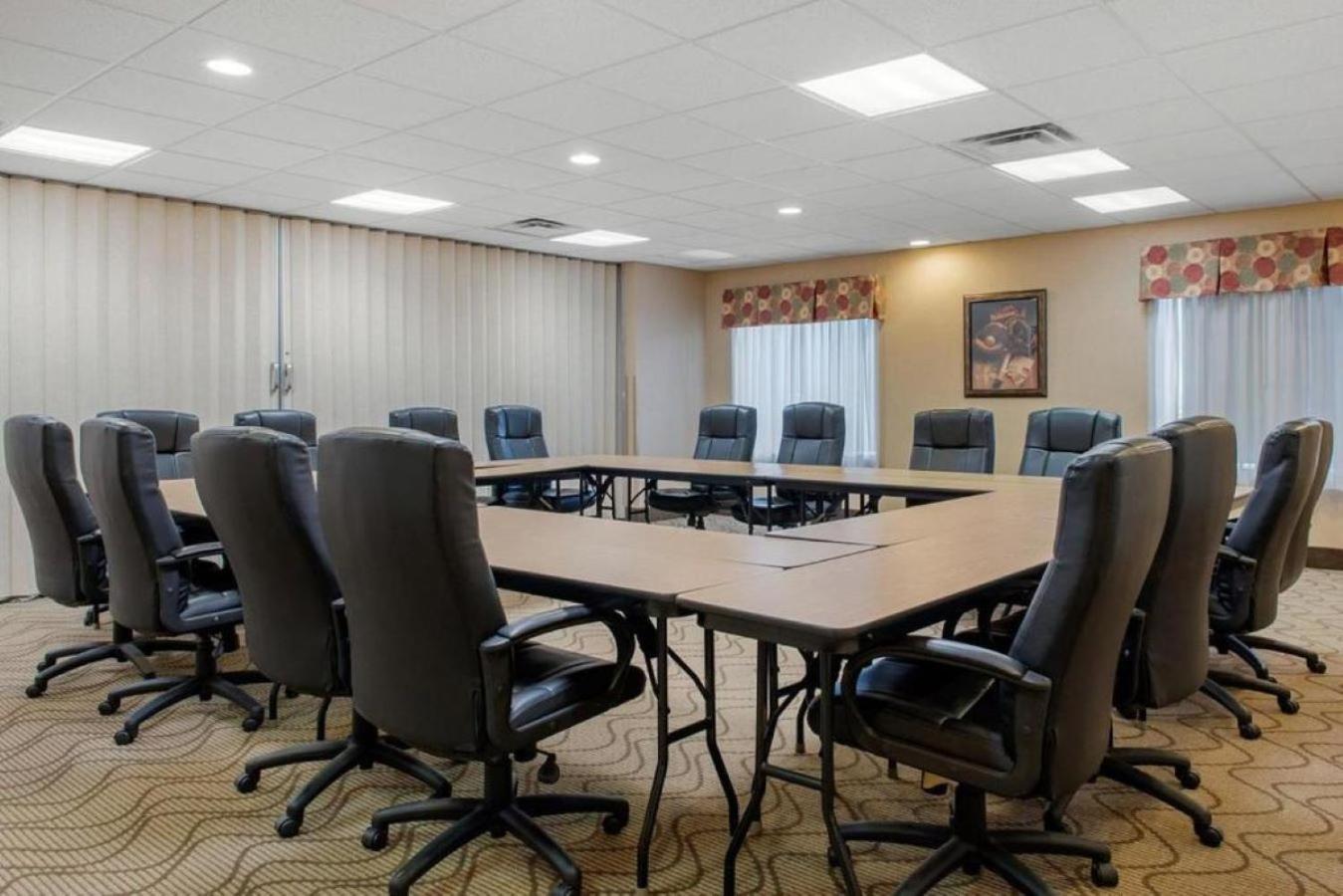 Comfort Suites Louisville Airport Экстерьер фото