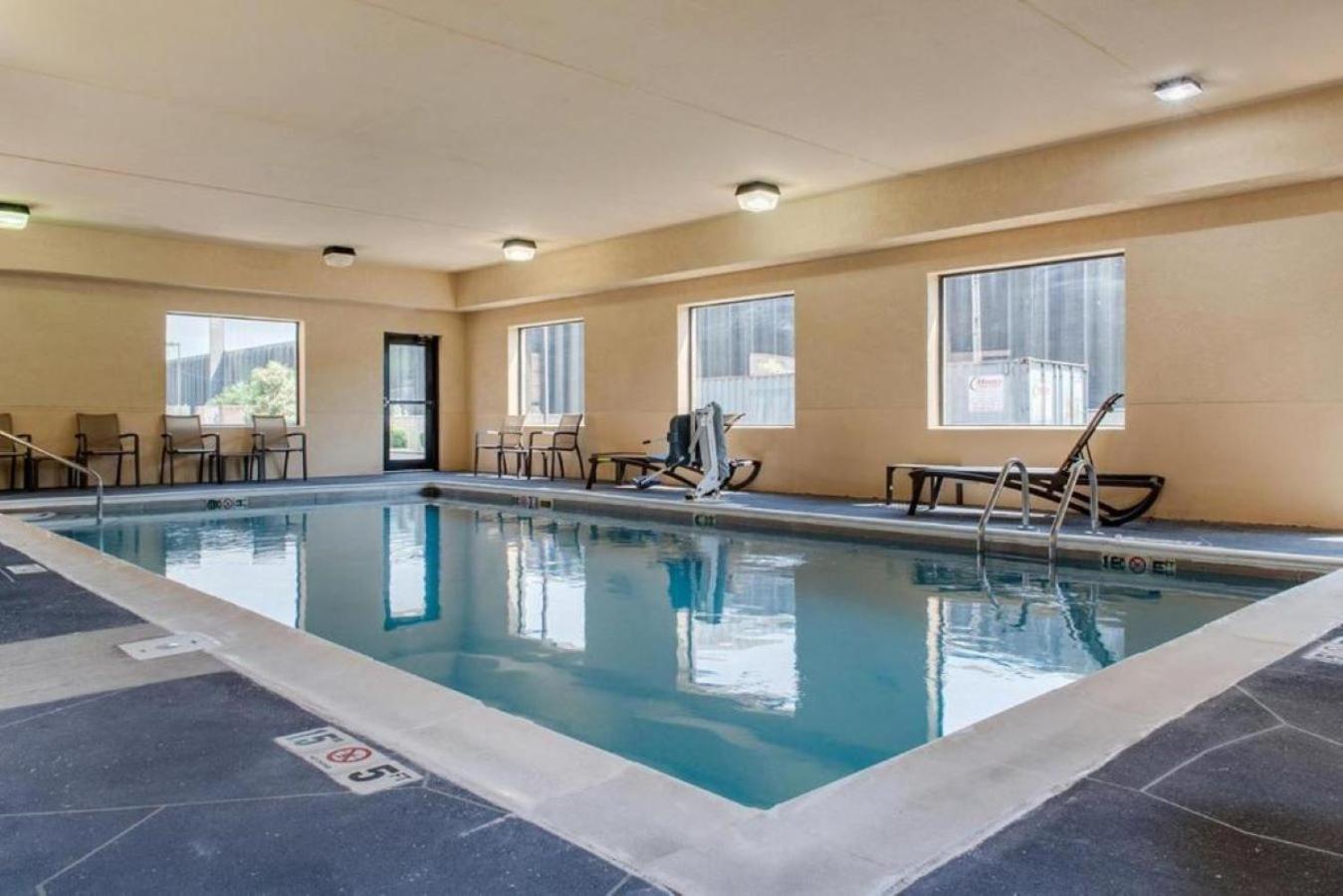 Comfort Suites Louisville Airport Экстерьер фото