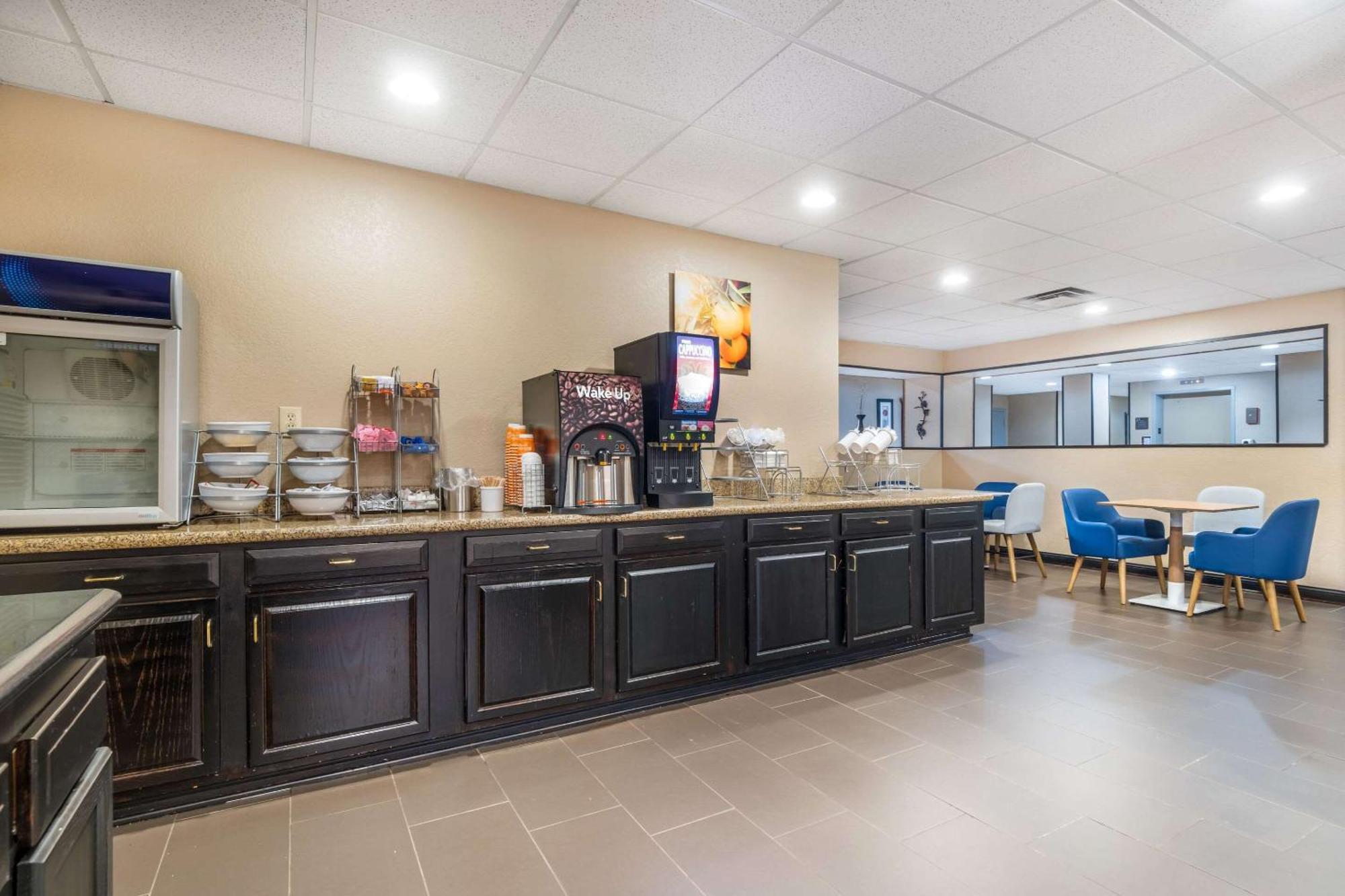 Comfort Suites Louisville Airport Экстерьер фото