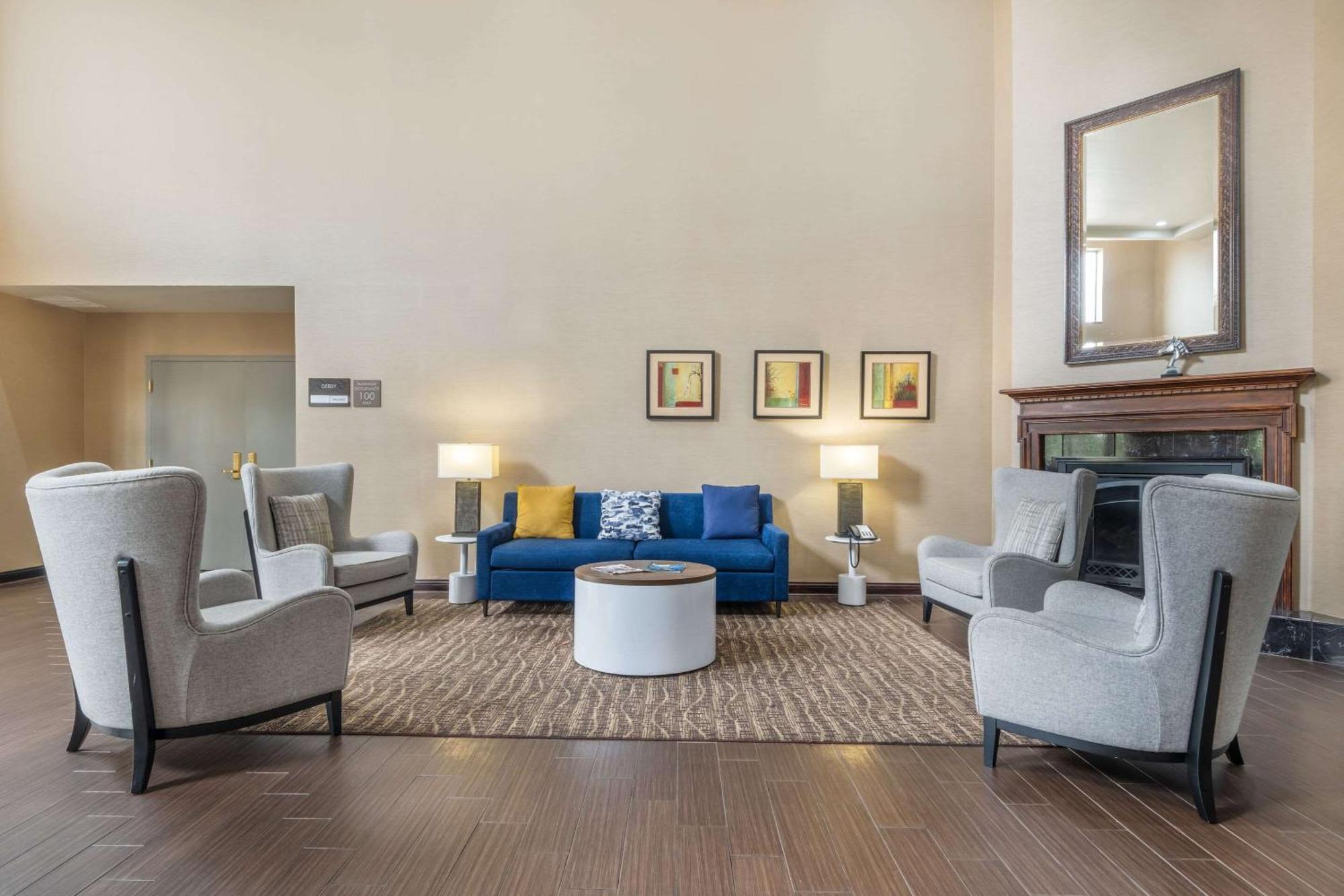 Comfort Suites Louisville Airport Экстерьер фото