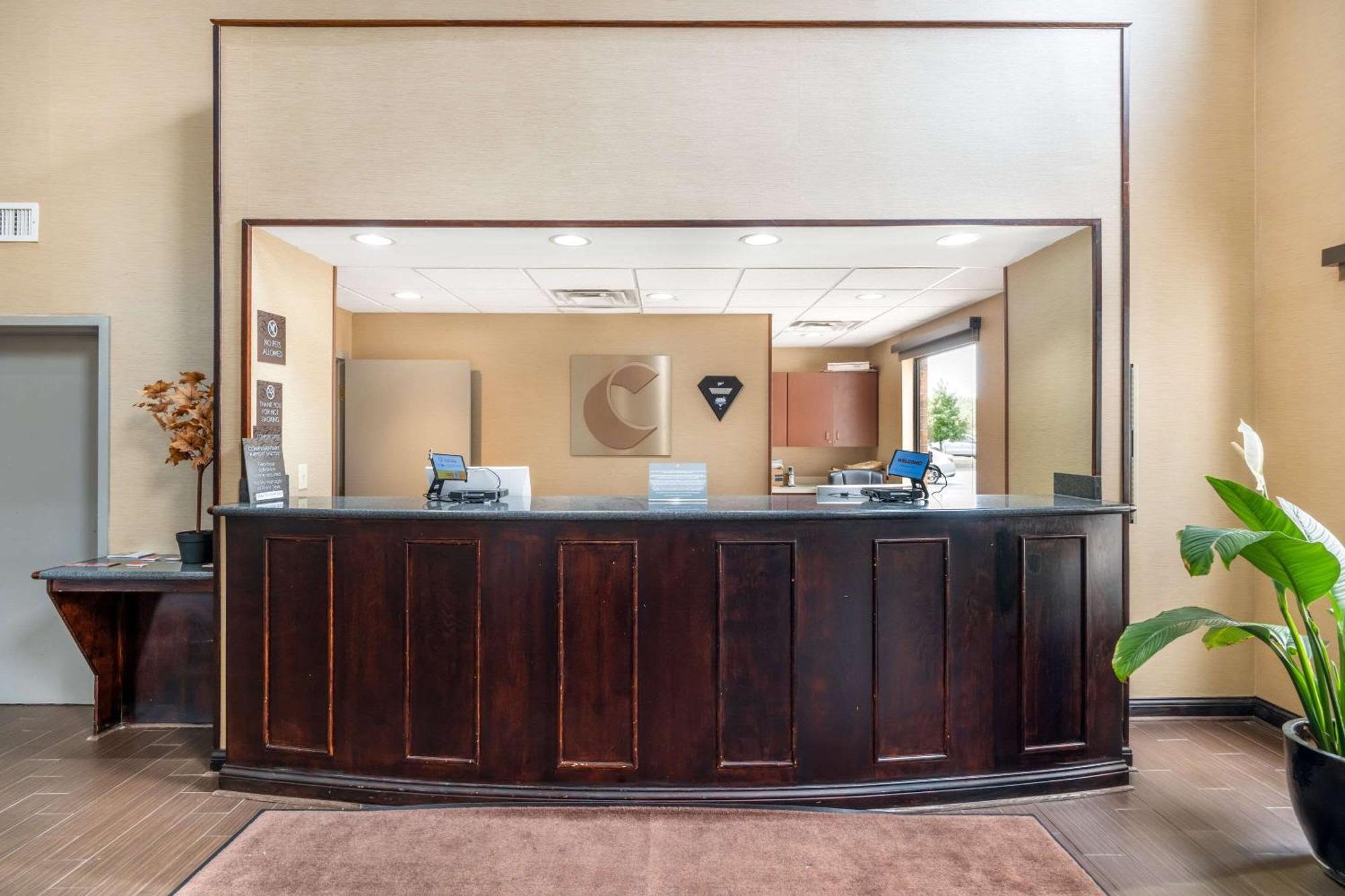 Comfort Suites Louisville Airport Экстерьер фото